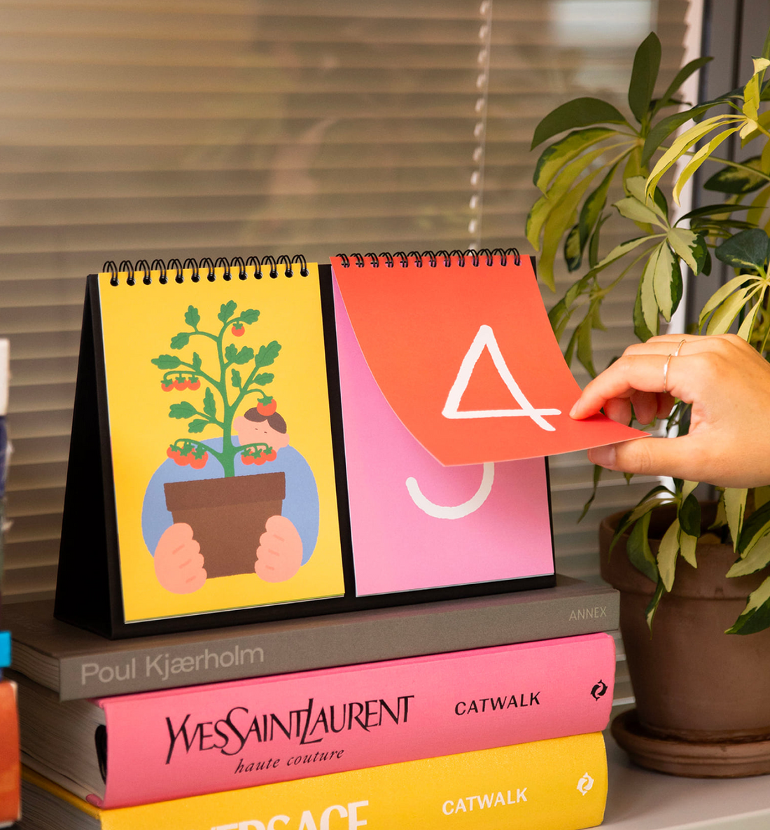 2026 The Smart Desk Calendar [Calendar + Checklist]